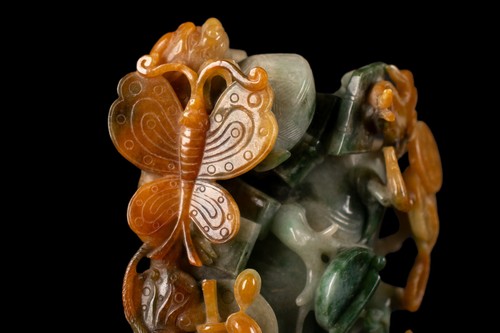 Eine feine Jadeit /- Gruppe, Schmetterling & Glücksymbole, China, Mitte 20. Jh. - Bild 8 von 9