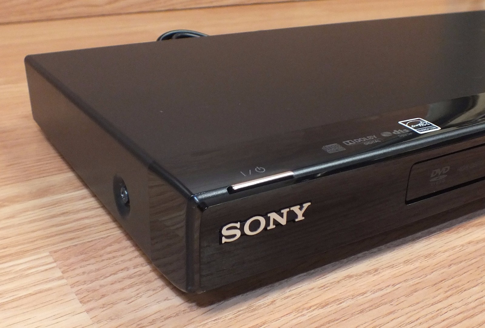 Sony (DVPNS710H) Bravia Sync 1080p Upscaling HDMI DVD Player & Remote