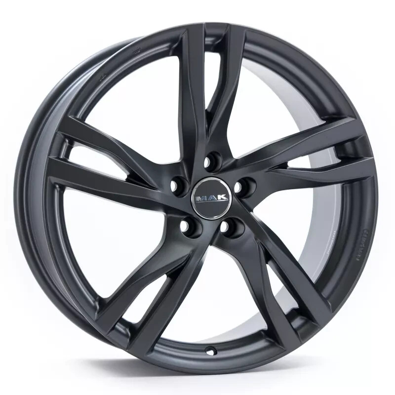 Volvo V60 MAKストックホルム 18インチ PIRELLIスタッドレス