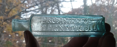 RARE OPEN PONTIL PROF.F.REEDS MAGENTIC OIL 1850s PRIVY DUG MEDICINE BOTTLE NICE