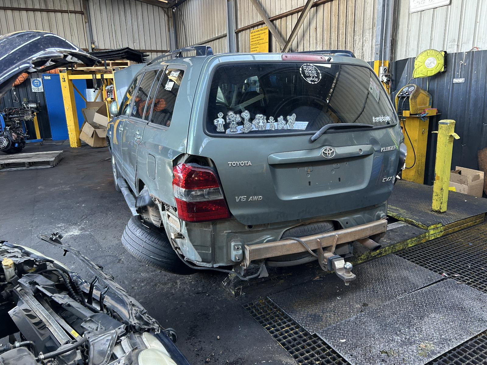 Toyota Kluger Left Front Door Shell MCU28 01/2001-04/2007 - thumbnail 8