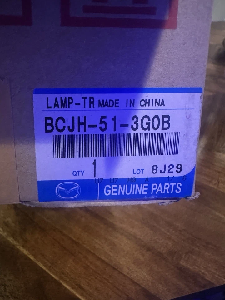 Lámpara de respaldo izquierda Mazda Foto 3 de 4
