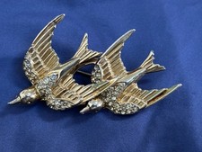CORO DUETTE Gold Tone RHINESTONE BROOCH PIN Swallows Birds (26-1)