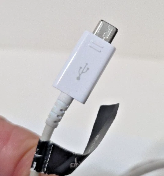 Cargador de viaje ZTE y cable USB de 4 pies Foto 4 de 4