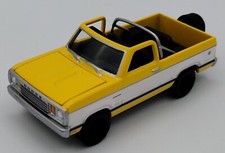 LOOSE Greenlight S.E. 1:64 County Roads 1977 Dodge Ramcharger