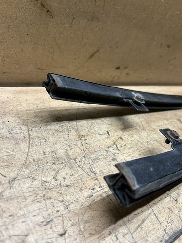 84-96 Jeep Cherokee XJ OEM Rear Door Window Guide Tracks (PAIR) - Picture 4 of 10
