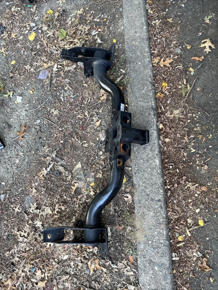 Remolque de parachoques trasero Ram 1500 2019-2024 enganche de remolque 68240557AB fabricante de equipos originales 🏘️ Foto 2 de 4