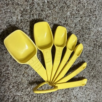 Set Of 6 Vintage Tupperware Measuring Spoons Ring Attached Harvest Gold Yellow