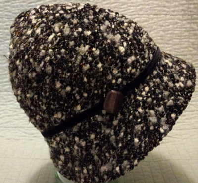 Women's OS Nine West Speckled Chunky Knit Bucket Hat W/ Belt Button Deco
