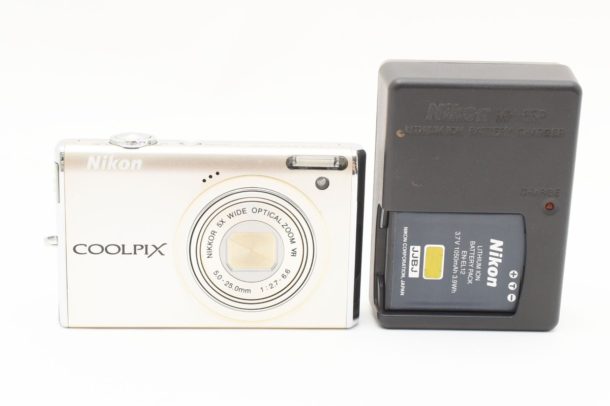 Nikon COOLPIX S640 Silver 12.2MP 5x Compact Digital Camera w