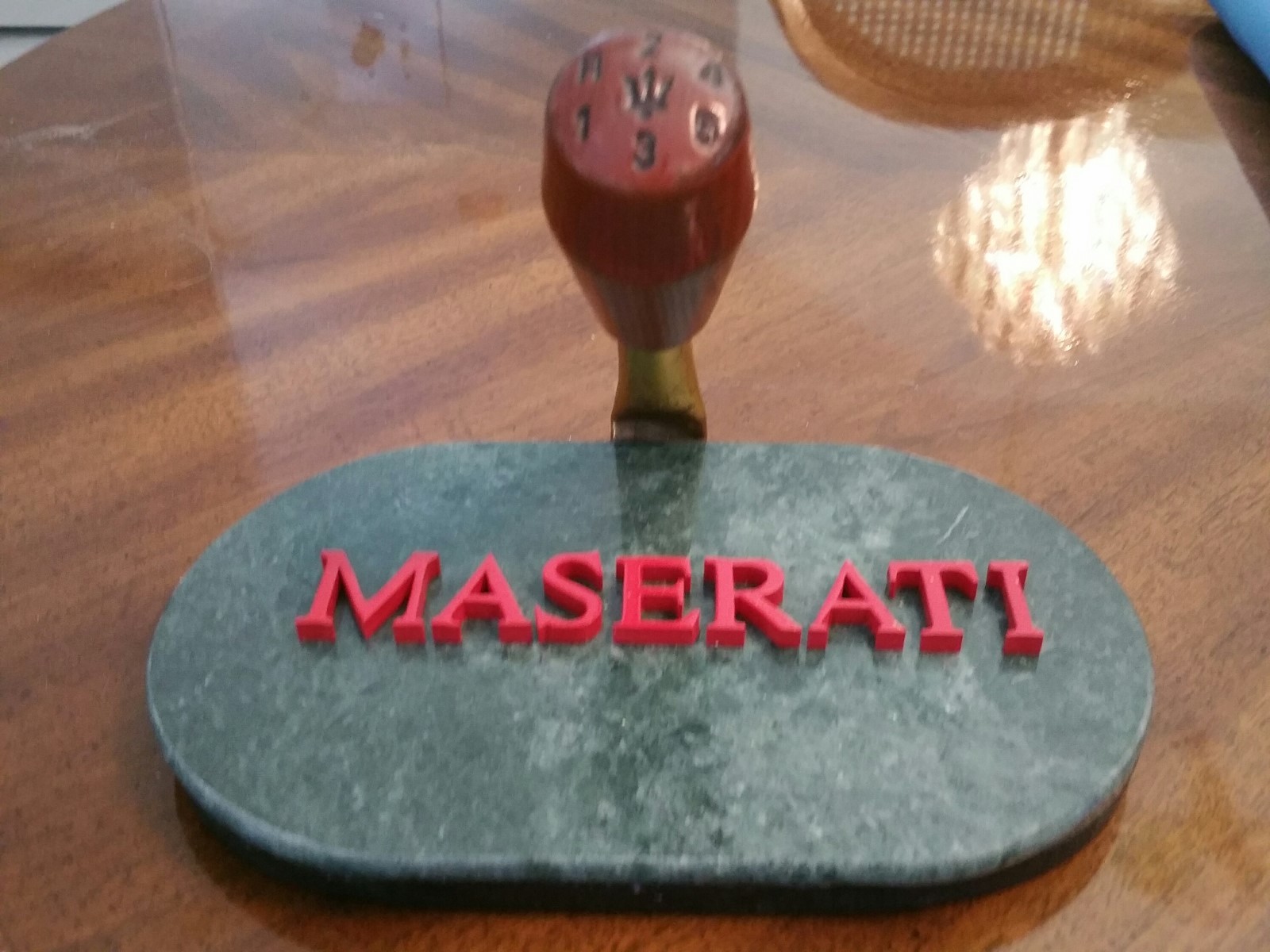 Maserati plaque with 5 speed shift knob