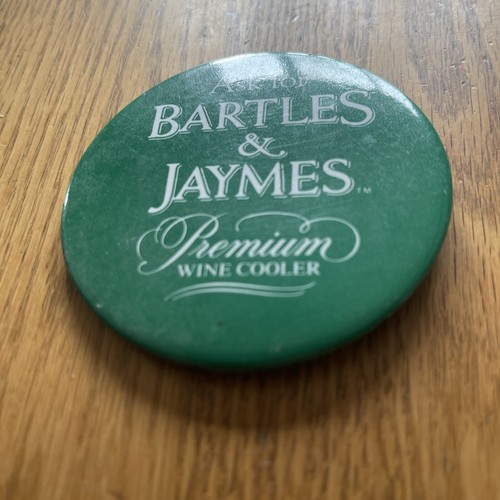 Vintage Bartles & James Premium Wine Cooler Pin Back Button Rusty Back - Picture 5 of 9