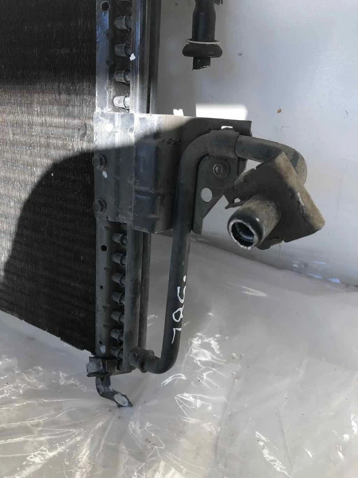 Ford Escort 1994-2003 sedán 2,0 L aire acondicionado condensador OEM Foto 4 de 4