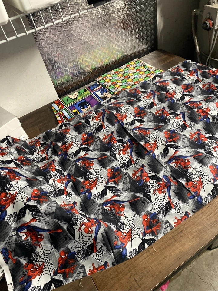 Disney MARVEL DC UNIVERSE Lote de Tela Superhéroe Batman Thor Iron Spider Man Hulk Foto 3 de 4