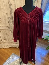 VTG Anne Lesley Velour Robe/housecoat. Sz M. Made In USA. Grannycore, Holiday