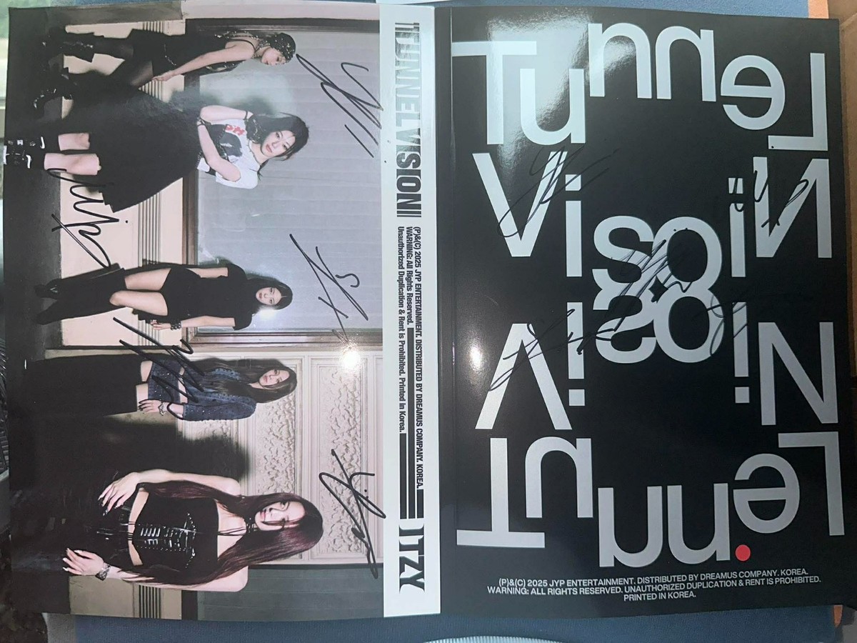 With pob) ITZY OFFICIAL TUNNEL VISION AUTOGRAPH SIGNED ALBUM | eBay
