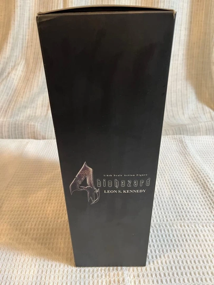 Figura de acción muñeca Hot Toys Resident Evil 4 Leon S. Kennedy R.P.D. VER VGM02 Nuevo Foto 3 de 4