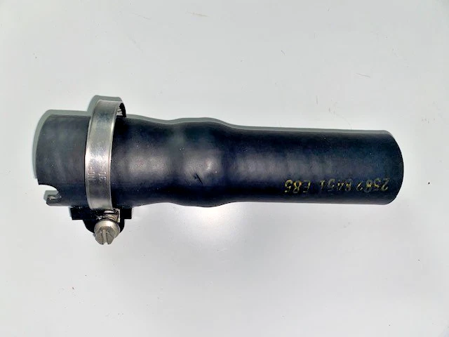 Manguera de llenado de tanque de combustible GM 2004-2009 genuina, pieza nueva OEM, número de pieza 25828451 Foto 2 de 4