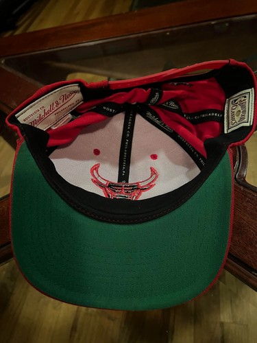 Chicago Bulls Mitchell and Ness Snapback Hat - NBA Basketball Michael Jordan Cap - Picture 4 of 7