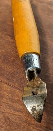 "Punzón de lata/abridor de botellas vintage Androck mango de madera 8" - Imagen 3 de 6