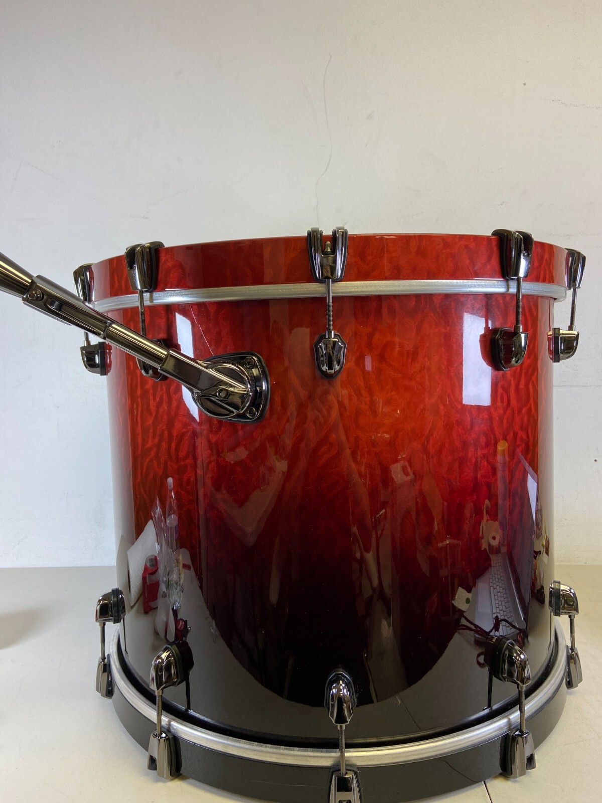 Mapex Saturn 18" x 14" Maple/Walnut Bass Kick Drum Scarlet Fade