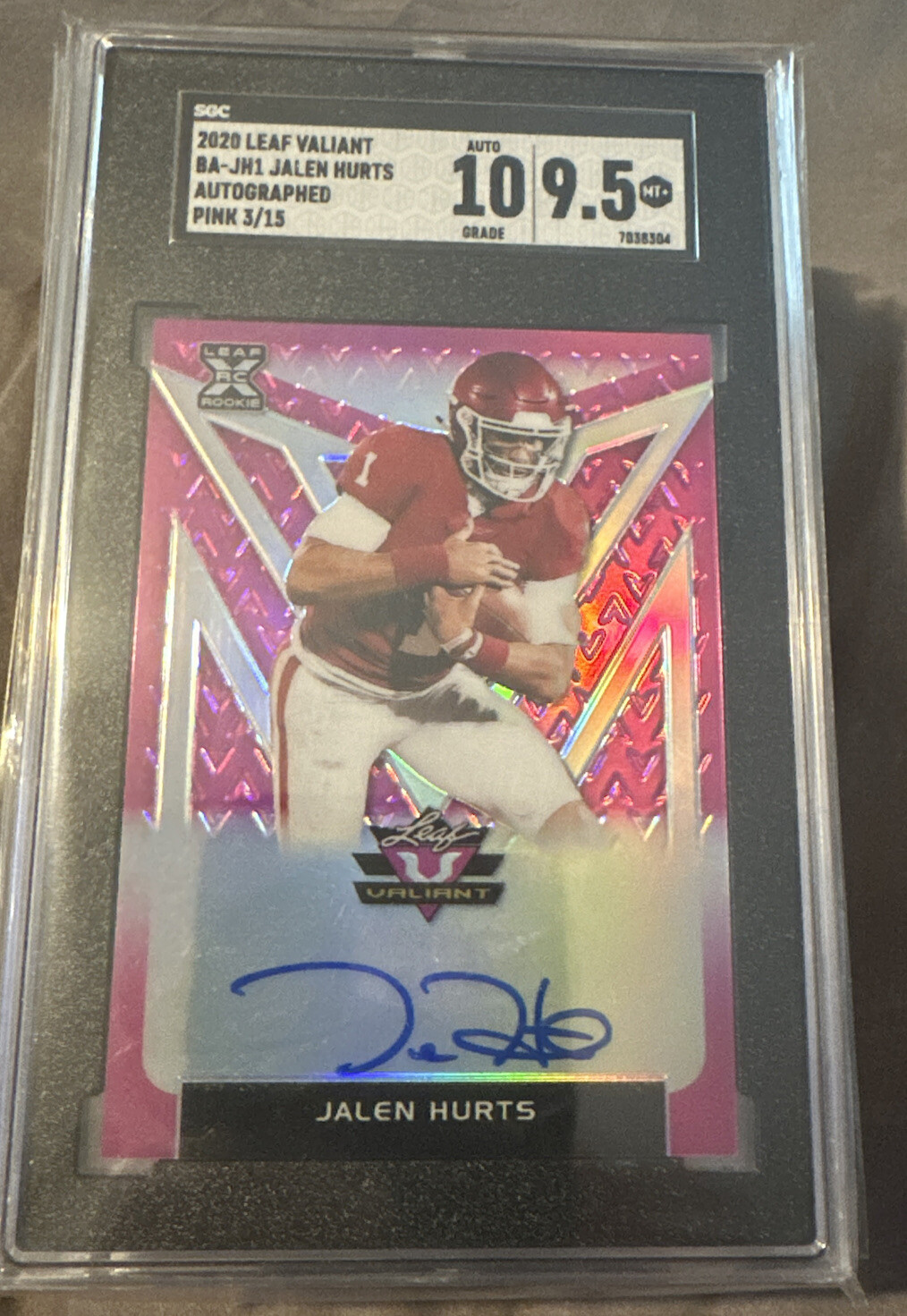 Jalen Hurts Leaf Valiant Autographs #BAJH1 Pink