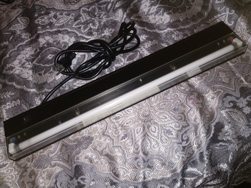 HALO HU11 series LED integrated under-cabinet light, office light