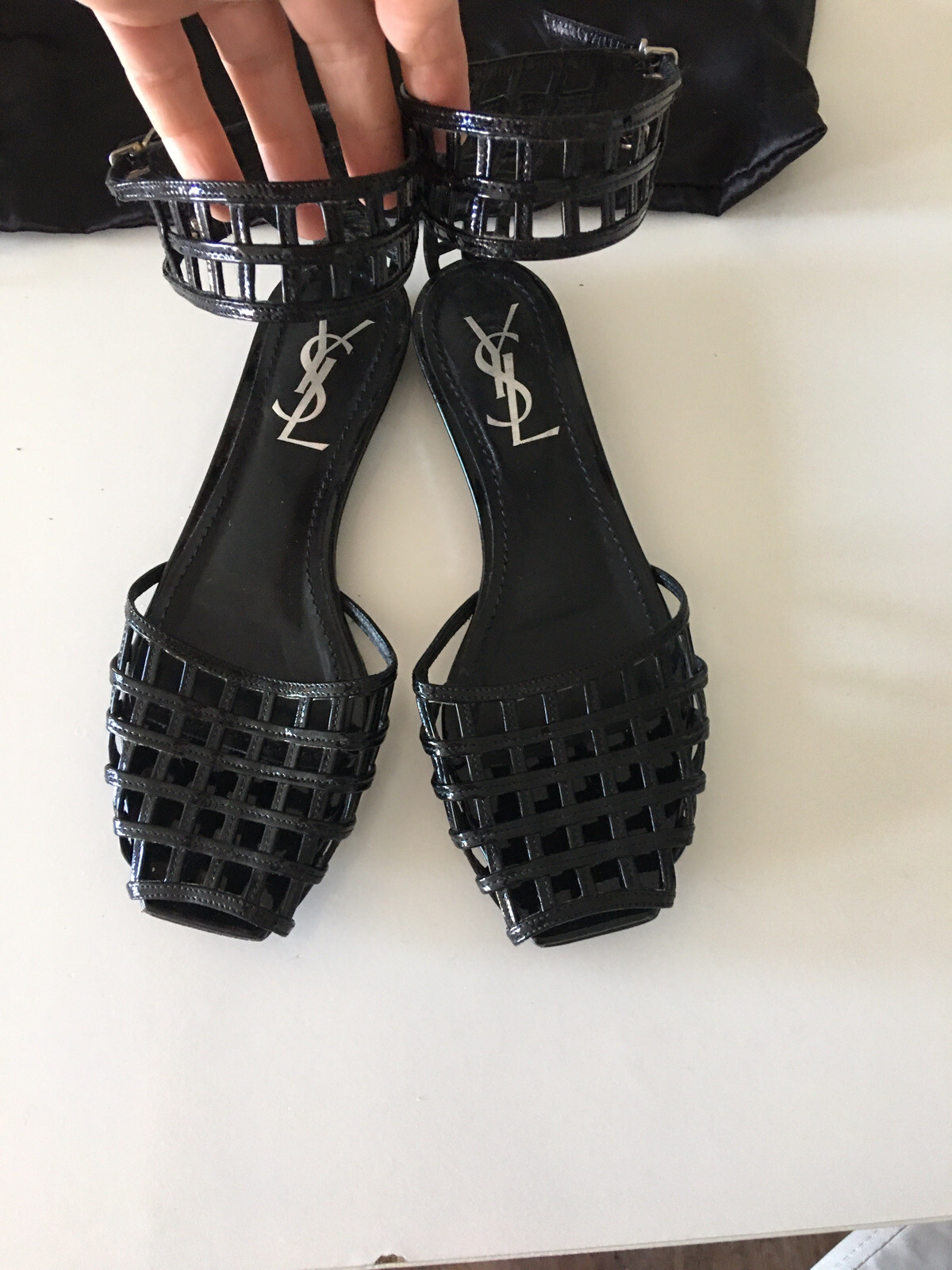 SANDALI A GABBIA YES SAINT LAURENT NERI IN PELLE VERNICIATA TAGLIA IT 36 US 6 RARI