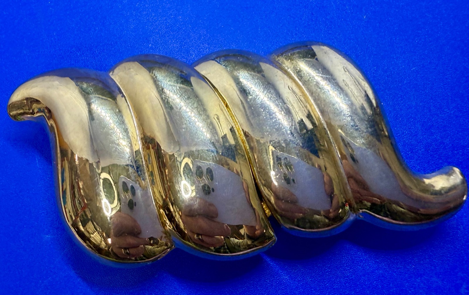 Abstract Swirl Curled Interlocking Two Piece Vint… - image 1