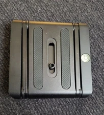 Pivoting tripod head