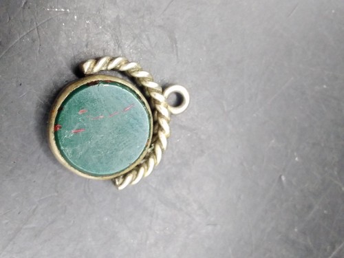 Llavero de reloj giratorio de metal blanco Bloodstone - Imagen 2 de 6
