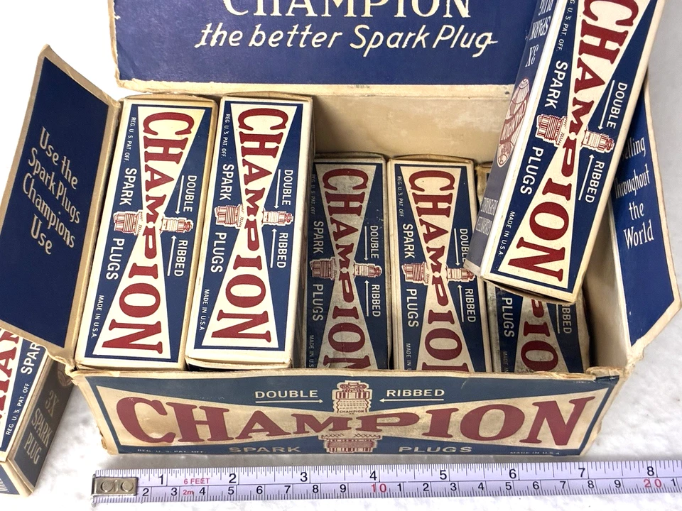 CAJA DE EXHIBICIÓN DE BUJÍAS CHAMPION VINTAGE, ENCIMERA, 3X, MODELO FORD A&B, HÉLICE, REGALO:) Foto 3 de 4