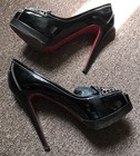 $1095 CHRISTIAN  LOUBOUTIN Black Patent Leather Peniche 140 Peep-Toe Pumps  Sz39 — photo 4