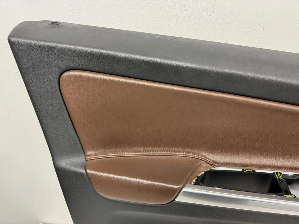 Panel puerta delantera izquierda Volvo XC60 10-16 negro con marrón avellana 6815400 Foto 2 de 4