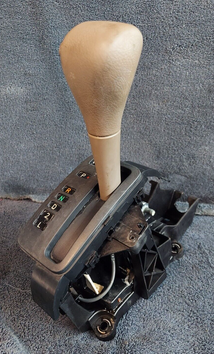 2003 Toyota Corolla Automatic A/T Gear Selection Shifter Assembly