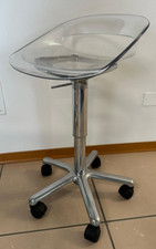 sgabello con seduta in plexiglass e poma a gas cromata