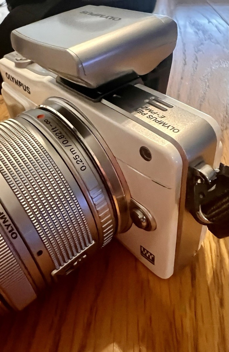 Olympus Pen Mini E-PM2 Mirrorless Digital Camera with extra 40-150