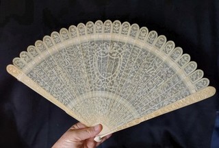 Fine Antique 18th 19thC Cantonese Brise Ladies Fan Carved Flowers Insects