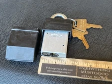 HARDENED ALLOY NO RUS American Lock Series 30 WFH Padlock +Keys USA  Rubber Case