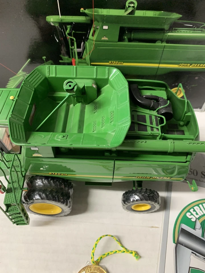 1/32 Ertl John Deere Model 9750 STS Combine W/ Duals, Precision Series #3 - Image 4 of 4
