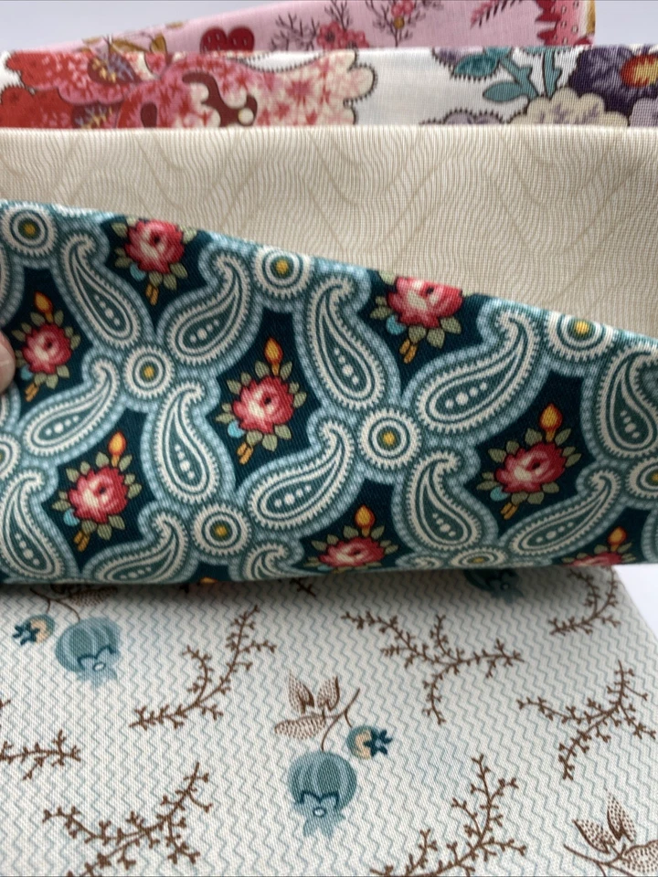 Andover Fabrics Fernshaw 28 Fat Quarter Bundle By Max & Louise NEW - Image 3 of 4