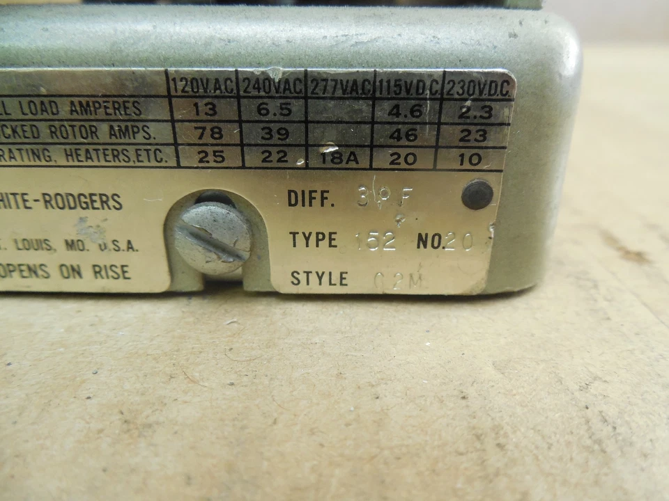 White Rodgers Thermostat 152-20 C2M 120-277 VAC 18A 18 A Amp New - Image 3 of 3