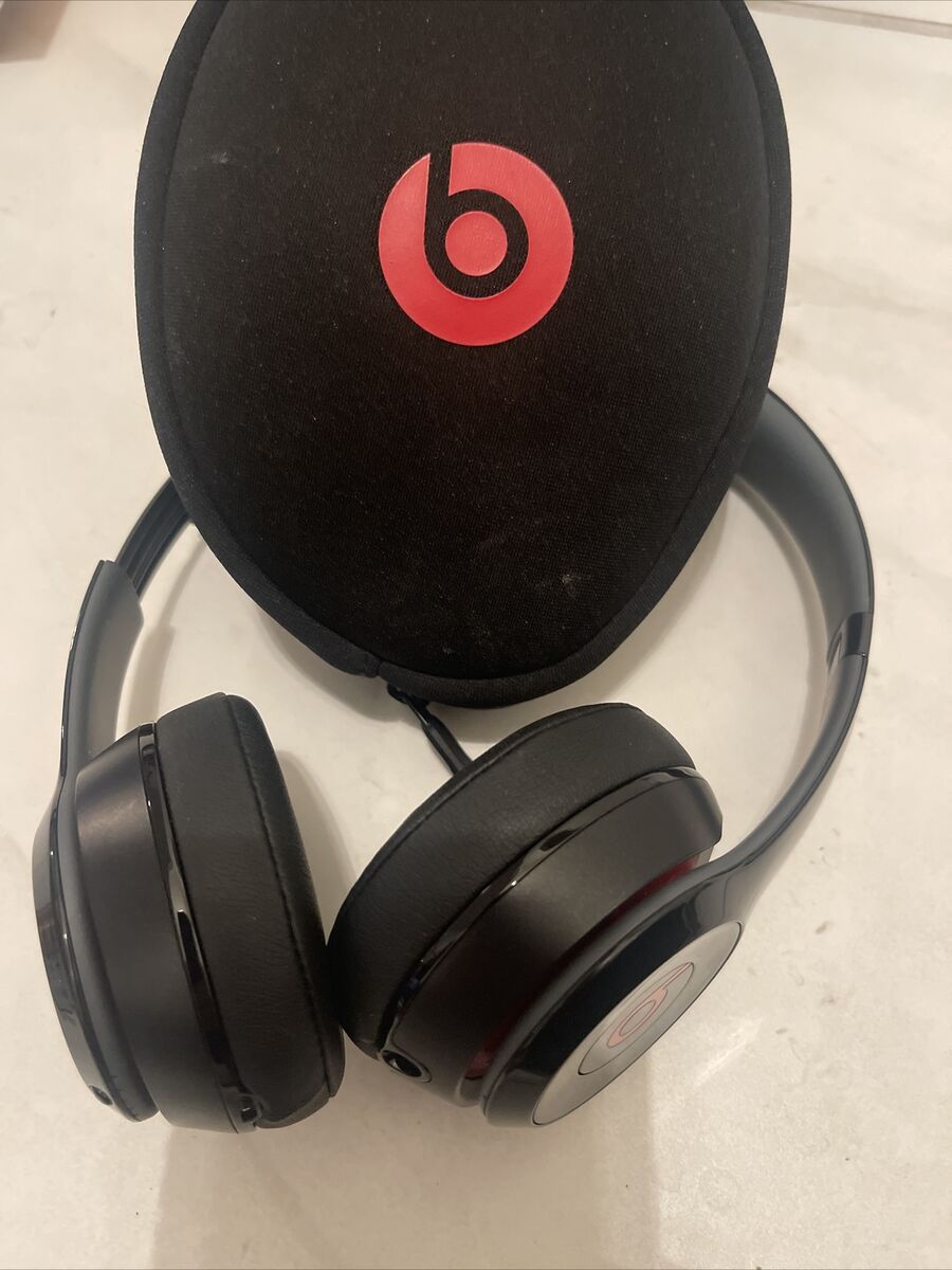 Beats by Dr. Dre B0534 Solo 2 Wireless On Ear Headphones Beats by Dr. Dre B0534 Solo 2 Wireless On Ear Headphones