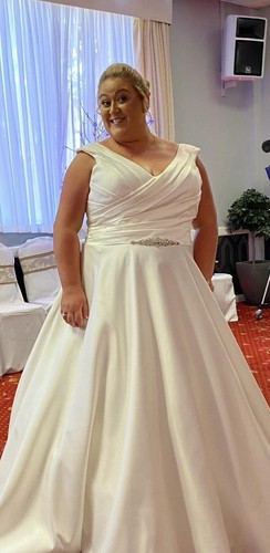 wedding dress size 20 used - Picture 2 of 7