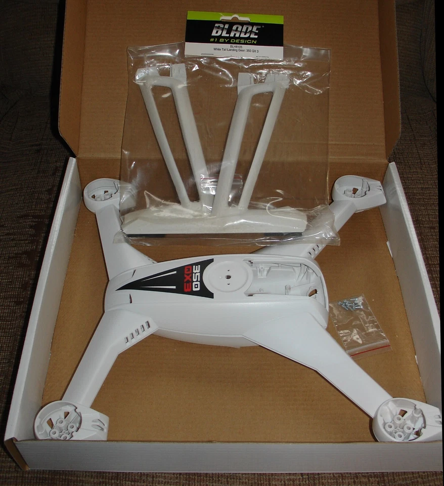 New in Box Blade 350 QX3 Body and Landing Gear Set Combo (BLH8104/BLH8105) - Image 2 of 4