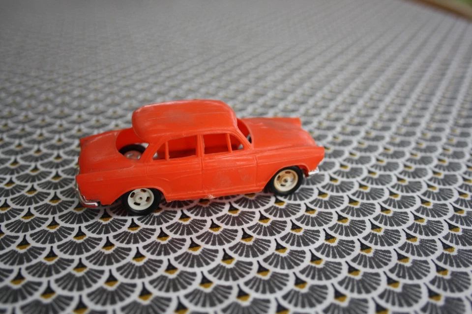 Voiture miniature plastique CLE CLEMENT GAGET Simca aronde P60 1/50 - Photo 4/4