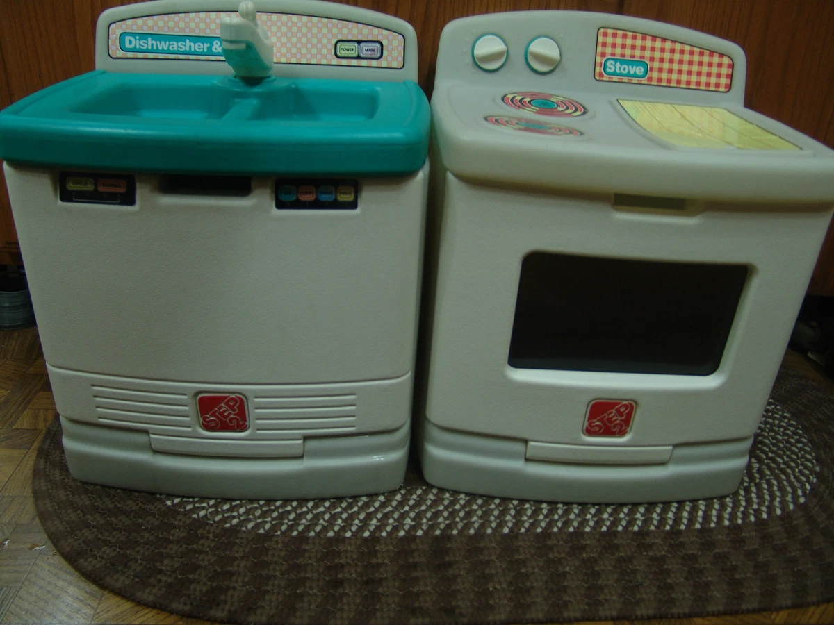 VINTAGE 1980 S STEP 2 KITCHEN SINK DISHWASHER STOVE OVEN 100 PIECE DISHES FOOD