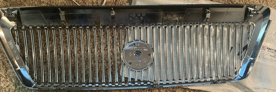 Conjunto de rejilla Mercury Marauder 2003-2004 FD07157GA Foto 2 de 3