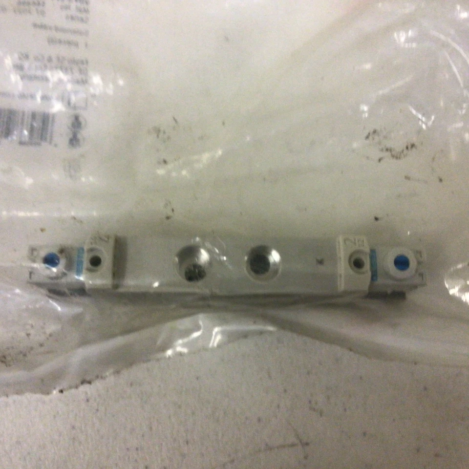 NEW, FESTO VUVG L14 T32C AT G18 1 P3 SERIES 07 2022SOLENOID VALVE, FREE SHIPPING - Image 4 of 4