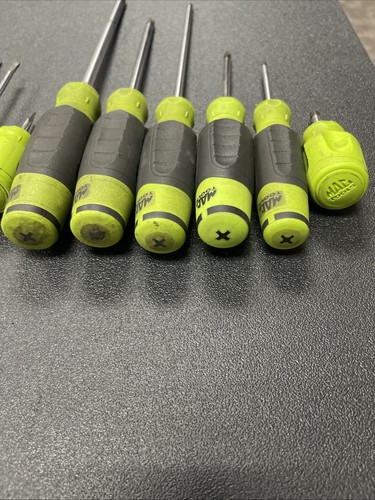 Mac Tools SDB12DG-S - 12pc Mac-Grip Combination Screwdriver Set - Green - Picture 9 of 15